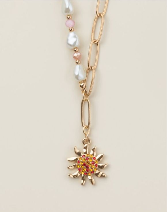 Bloom and Glow Pearly Necklace