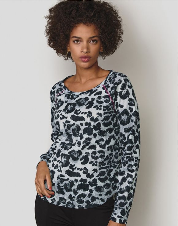 867-contrast-stitch-animal-pullover--1.jpg Contrast Stitch Animal Pullover