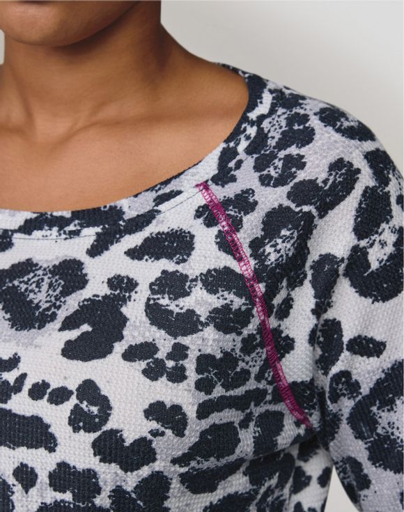 867-contrast-stitch-animal-pullover--4.jpg Contrast Stitch Animal Pullover